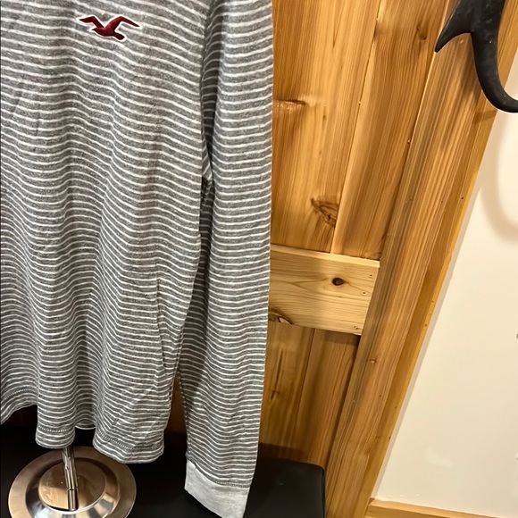 Hollister Men's Long Sleeve Tee in Gray and White - Picture 5 of 9